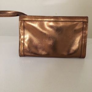 Bueno Wristlet
